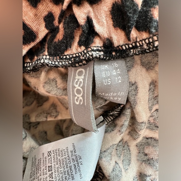 ASOS DESIGN Leopard print shorts size 12 - Picture 5 of 7